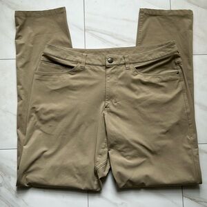 Men’s LuLemon khaki color 33/32 5 pocket pant
